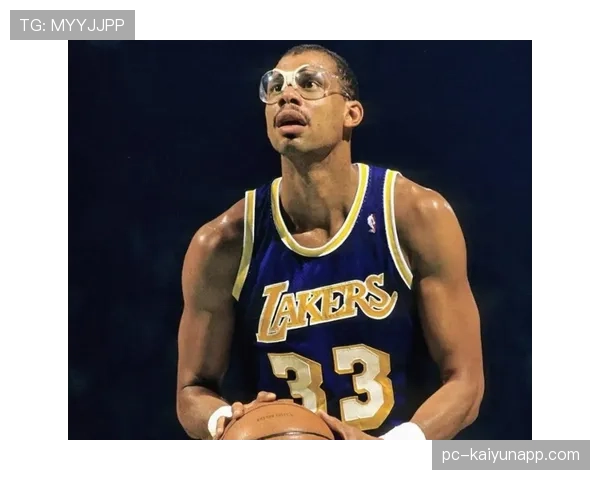 贾巴尔天勾统治力再显，内线得分结构碾压同位置